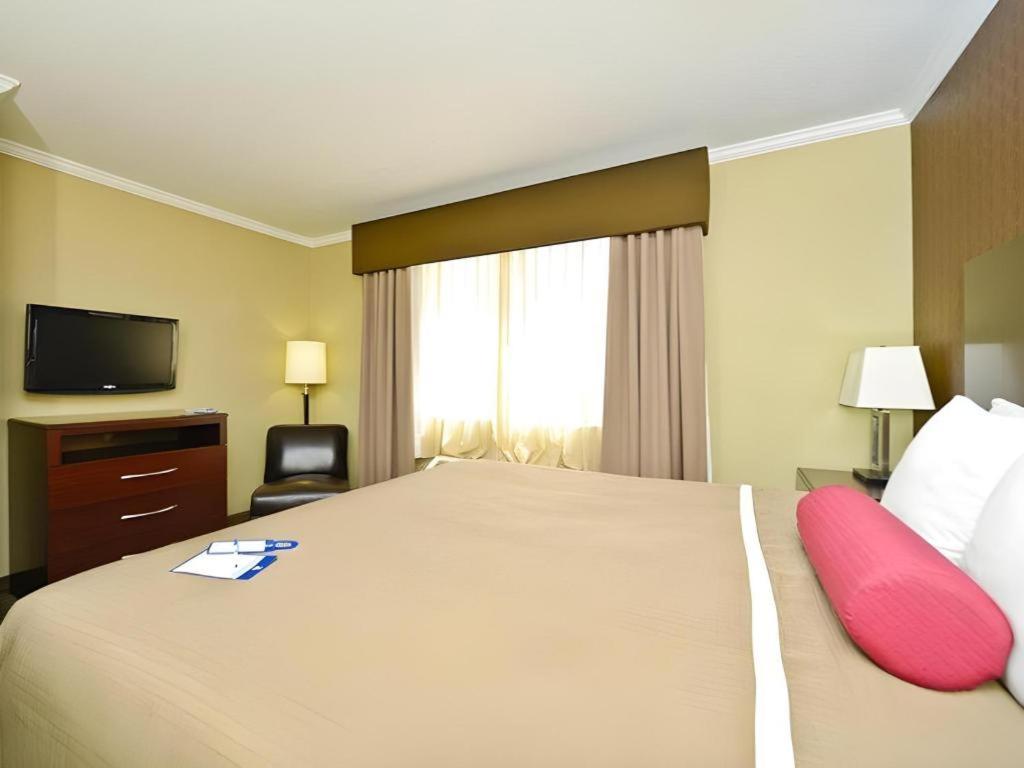 Best Western Plus Olathe Hotel Esterno foto
