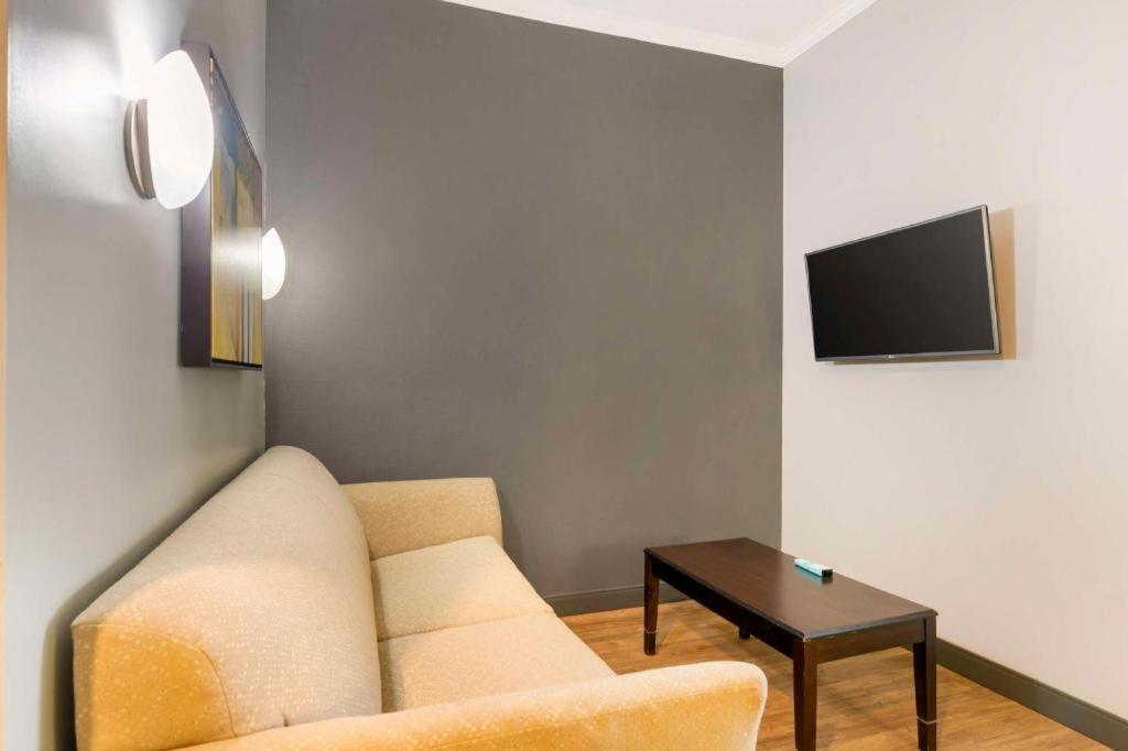 Best Western Plus Olathe Hotel Esterno foto