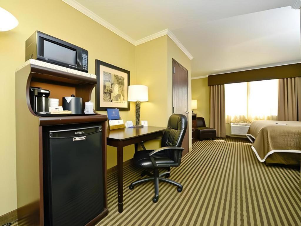 Best Western Plus Olathe Hotel Esterno foto