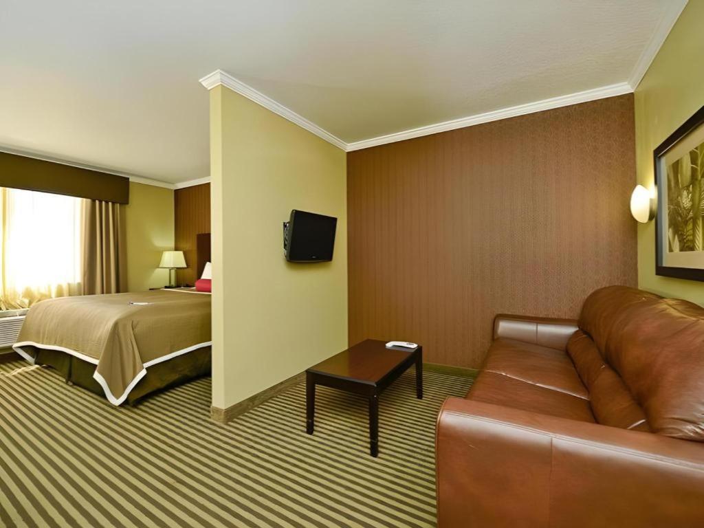 Best Western Plus Olathe Hotel Esterno foto