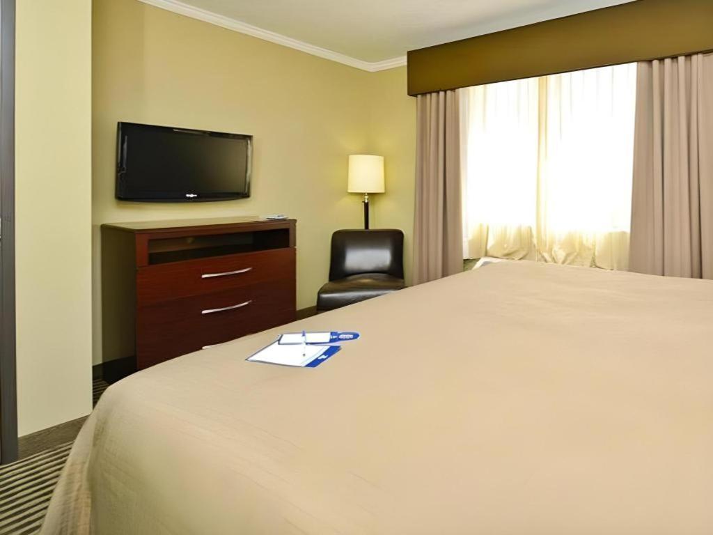 Best Western Plus Olathe Hotel Esterno foto