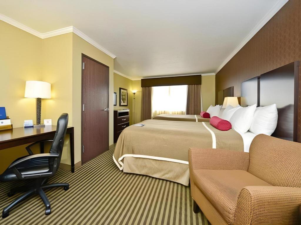 Best Western Plus Olathe Hotel Esterno foto