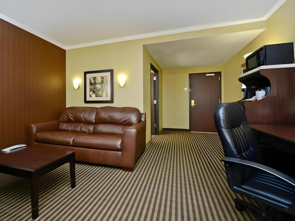 Best Western Plus Olathe Hotel Esterno foto